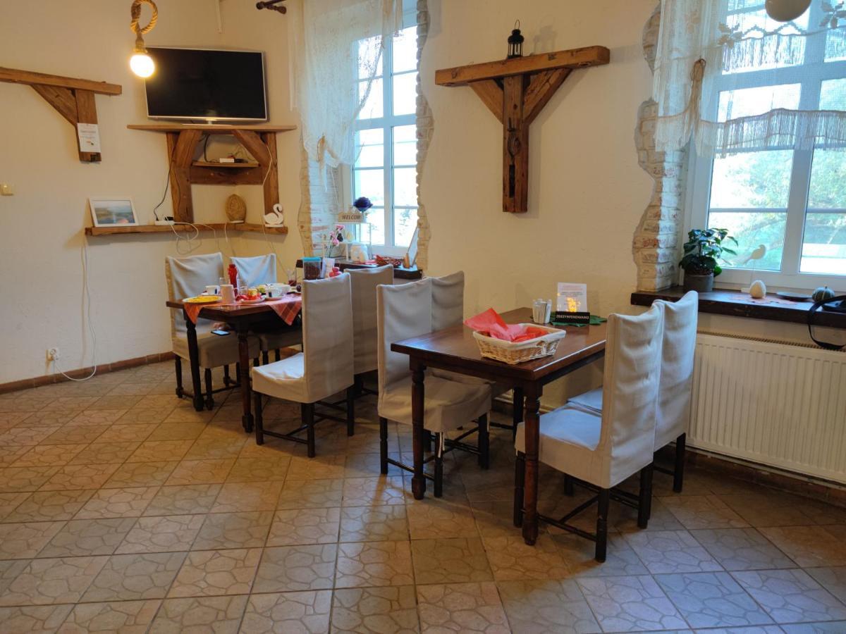 Folwark Luknajno Nad Jeziorem Sniardwy Gospoda Dziedzictwo Kulinarne Warmia-Mazury Mikołajki Exterior photo